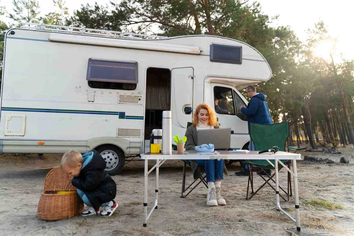 Motorhome with Solar Panels: How to Travel Off-Grid Without Worry